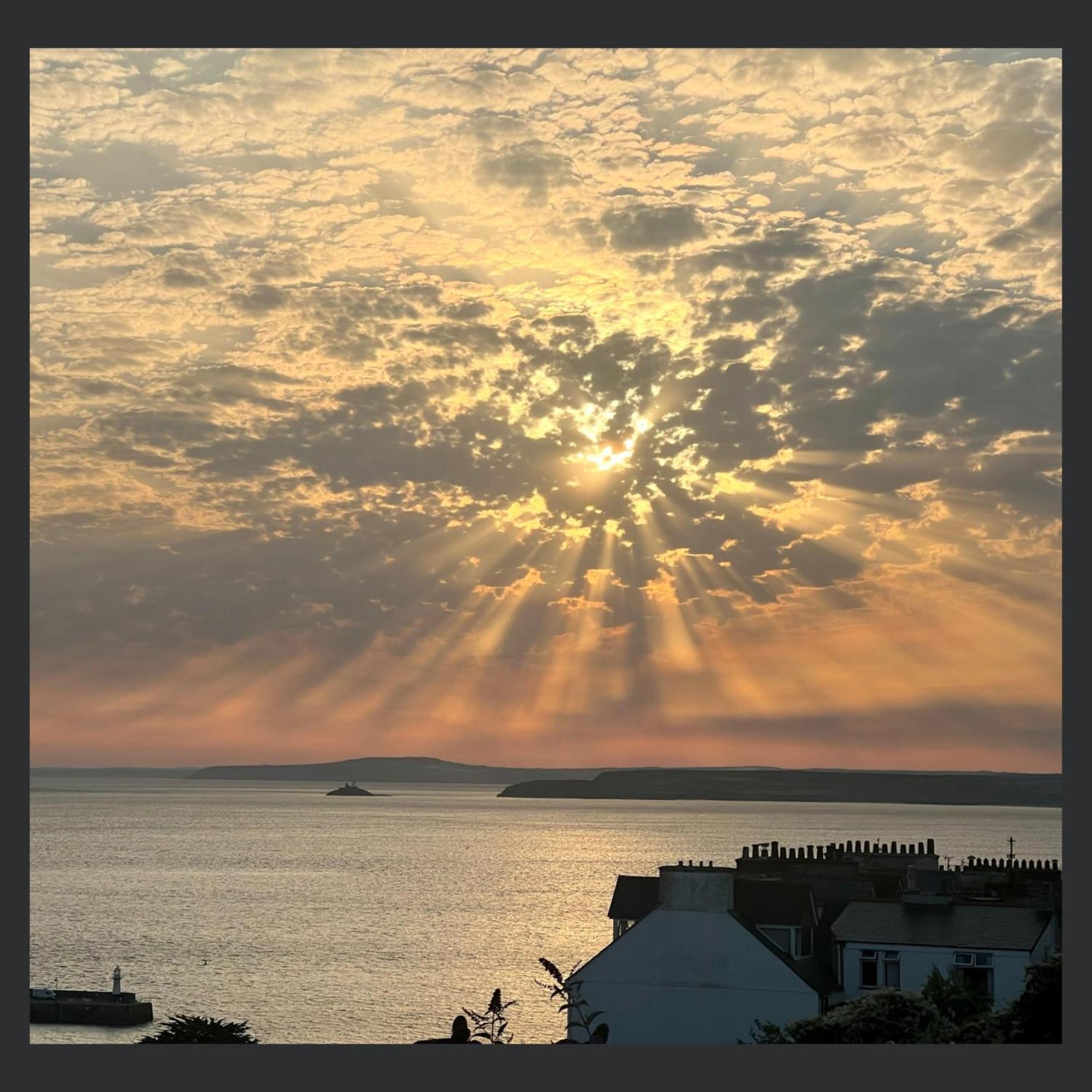 Uno St Ives - Luxury Serviced Accommodation Екстериор снимка